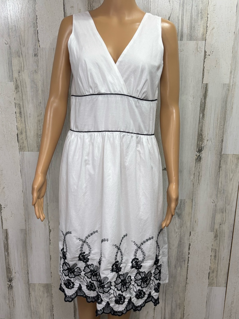Mint Green White Sleeveless V-Neck Embroidered Cotton Midi‎ Dress